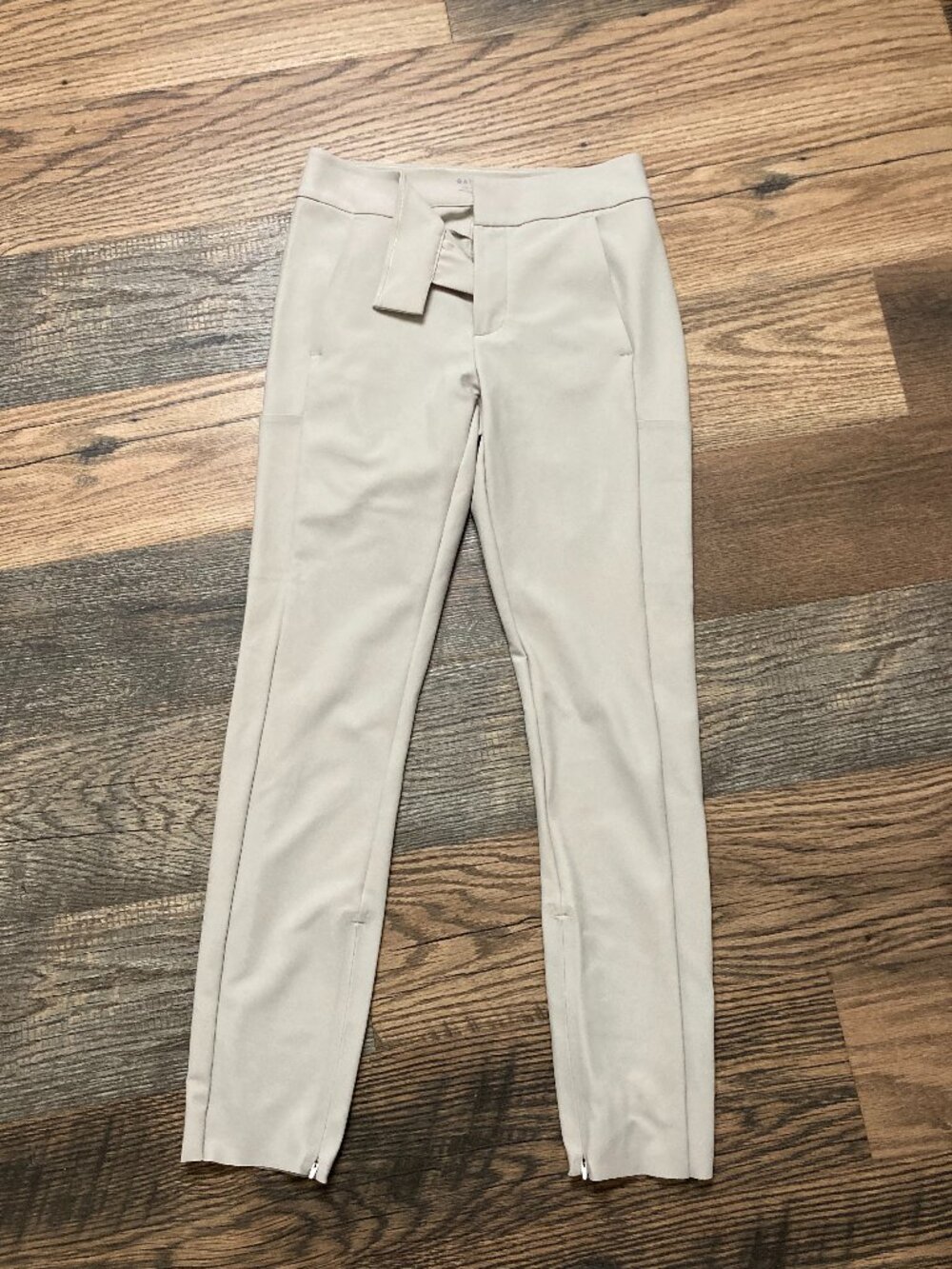 Athleta Stellar Trouser Women’s Size 0 Beige Slim Ankle Pants Zip Hem Stretch
